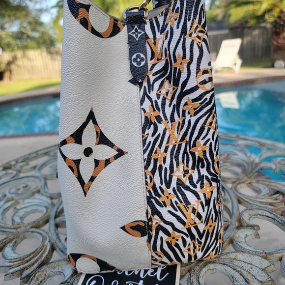 ❌❌SOLD ❌❌ Louis Vuitton NeoNoe Giant Jungle Ivory - Picture 5 of 16